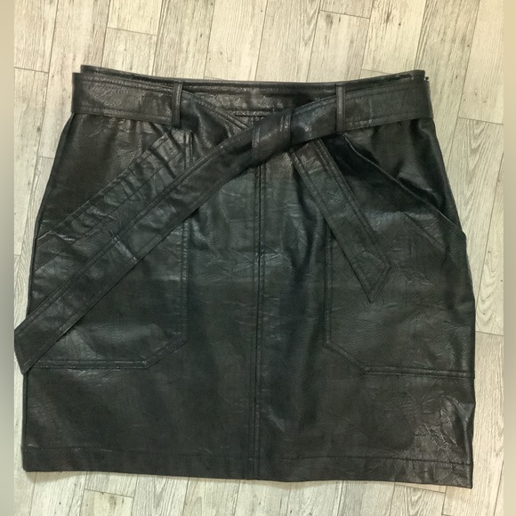 Faux leather snakeskin skirt - Picture 1 of 3